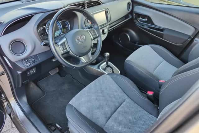 Toyota Yaris (2016) thumbnail 9