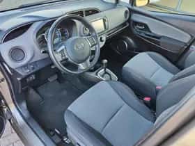 Toyota Yaris (2016) thumbnail 9