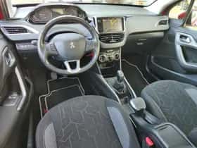 Peugeot 2008 (2017) thumbnail 12