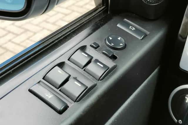 Land Rover Range Rover (2008) thumbnail 27