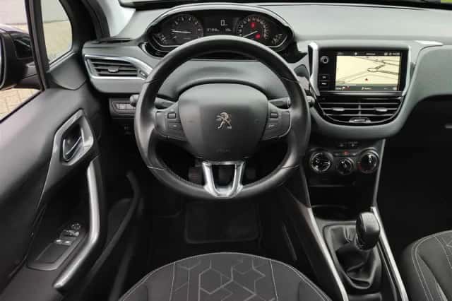 Peugeot 2008 (2018) thumbnail 14