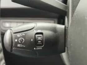Peugeot 2008 (2018) thumbnail 18