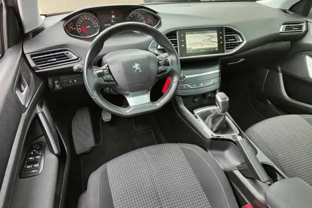 Peugeot 308 (2018) thumbnail 15