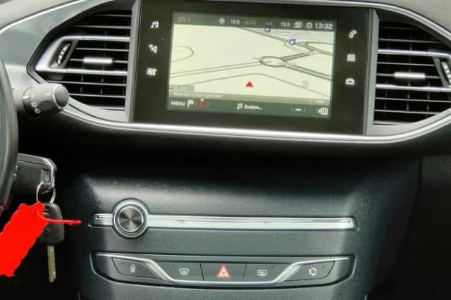 Peugeot 308 (2018) thumbnail 18