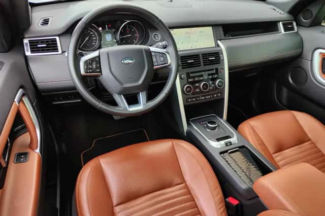 Land Rover Discovery Sport (2017) thumbnail 16