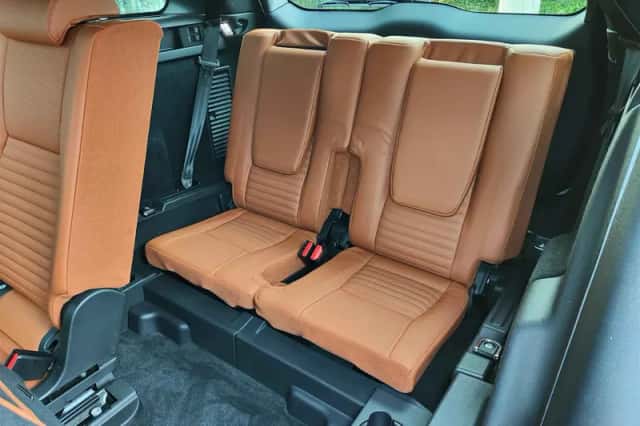 Land Rover Discovery Sport (2017) thumbnail 28