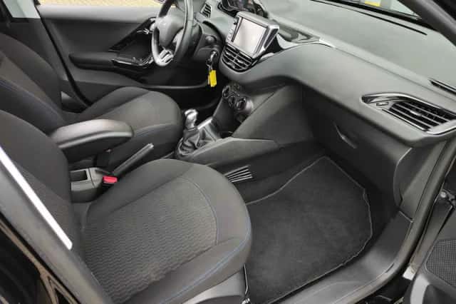 Peugeot 208 (2019) thumbnail 12