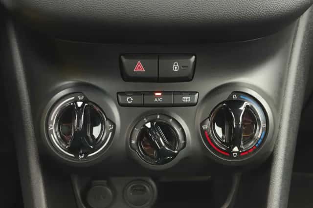 Peugeot 208 (2019) thumbnail 17