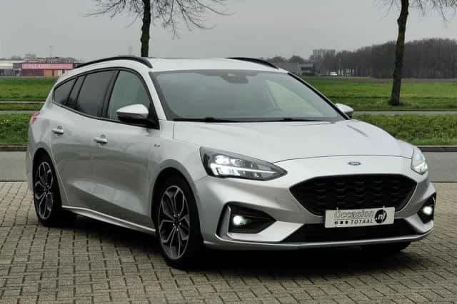 Ford Focus (2019) thumbnail 3