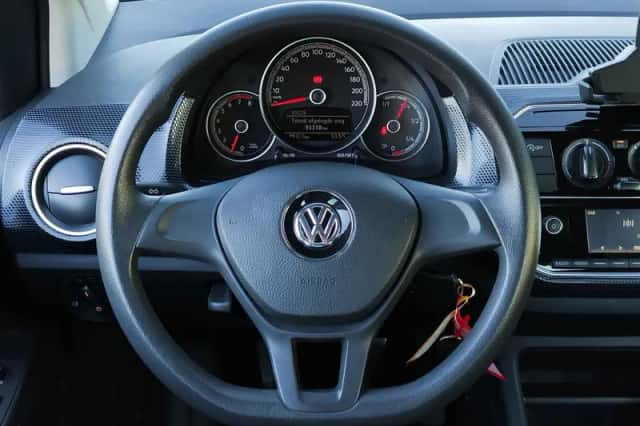 Volkswagen Up! (2019) thumbnail 15