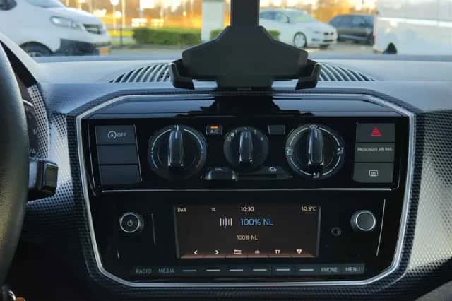 Volkswagen Up! (2019) thumbnail 16
