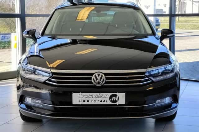 Volkswagen Passat (2015) thumbnail 2