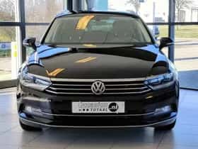 Volkswagen Passat (2015) thumbnail 2
