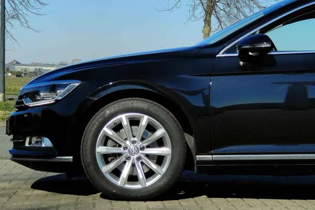 Volkswagen Passat (2015) thumbnail 15