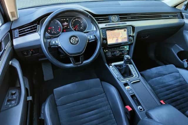 Volkswagen Passat (2015) thumbnail 17