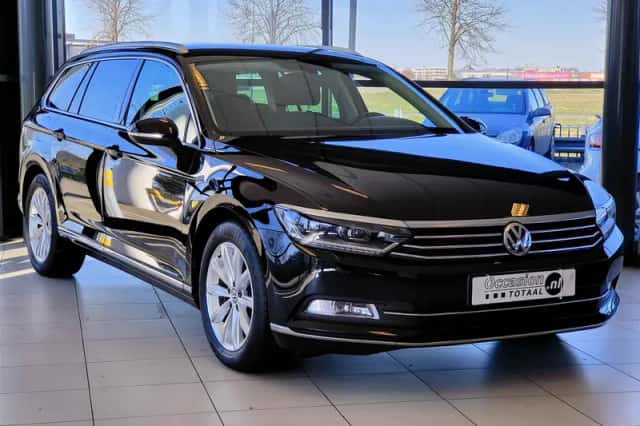 Volkswagen Passat (2015) thumbnail 3