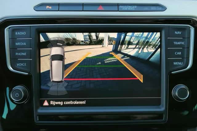 Volkswagen Passat (2015) thumbnail 21