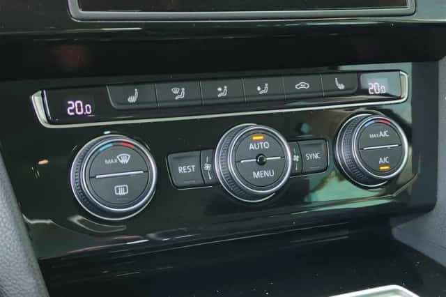 Volkswagen Passat (2015) thumbnail 23