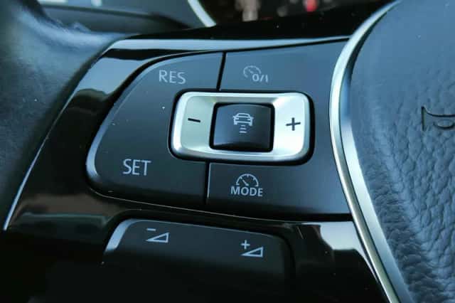 Volkswagen Passat (2015) thumbnail 24