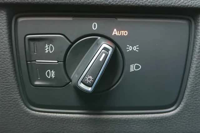 Volkswagen Passat (2015) thumbnail 25