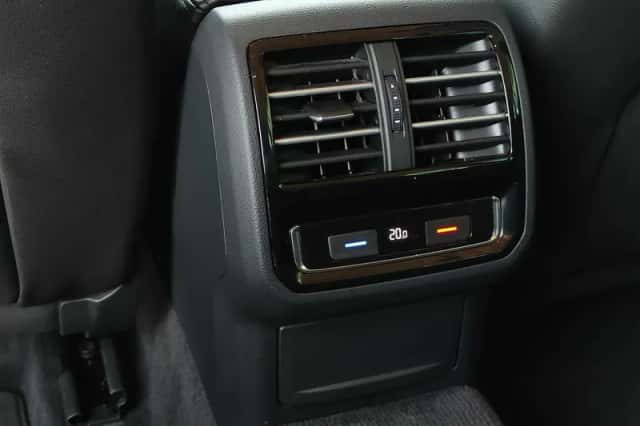 Volkswagen Passat (2015) thumbnail 26