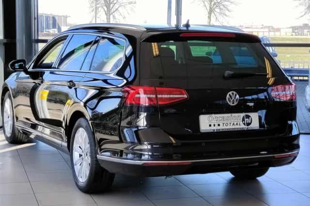 Volkswagen Passat (2015) thumbnail 4
