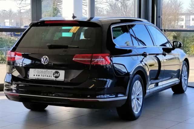 Volkswagen Passat (2015) thumbnail 6