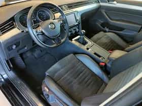 Volkswagen Passat (2015) thumbnail 8