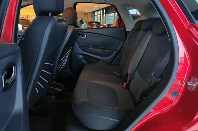 Renault Captur (2016) thumbnail 11
