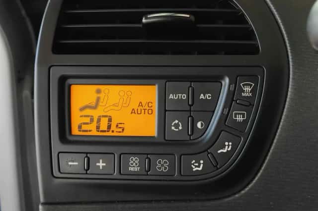 Citroën Grand C4 Picasso (2010) thumbnail 17