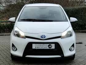 Toyota Yaris (2013) thumbnail 2