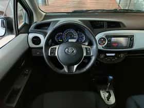Toyota Yaris (2013) thumbnail 15