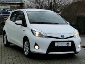 Toyota Yaris (2013) thumbnail 3