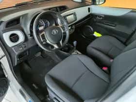 Toyota Yaris (2013) thumbnail 10