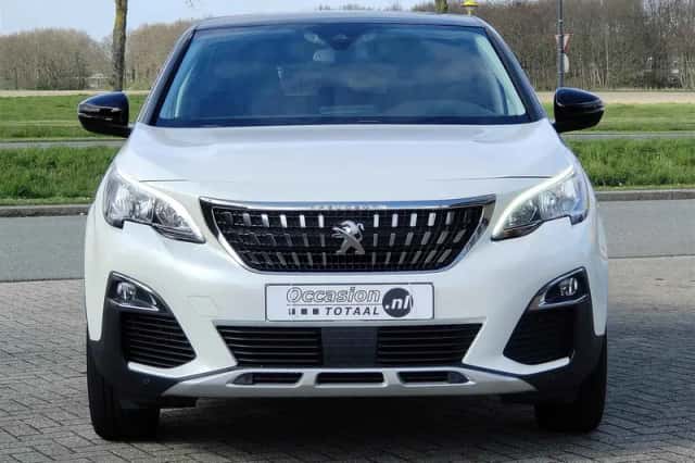 Peugeot 3008 (2019) thumbnail 2