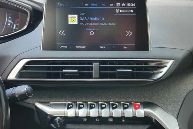 Peugeot 3008 (2019) thumbnail 16