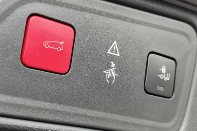 Peugeot 3008 (2019) thumbnail 22