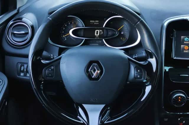 Renault Clio (2015) thumbnail 15