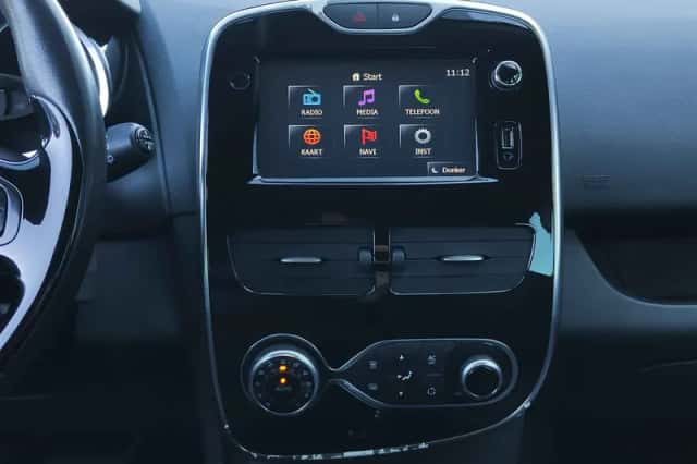 Renault Clio (2015) thumbnail 16
