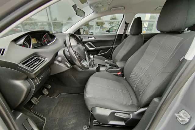 Peugeot 308 (2015) thumbnail 11