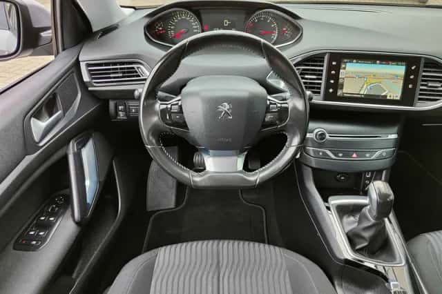 Peugeot 308 (2015) thumbnail 12