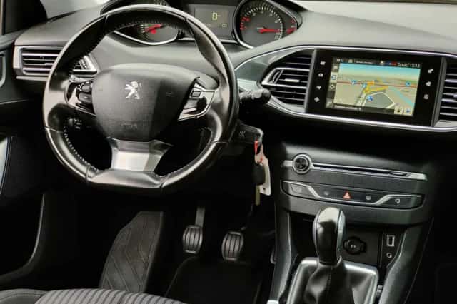 Peugeot 308 (2015) thumbnail 13