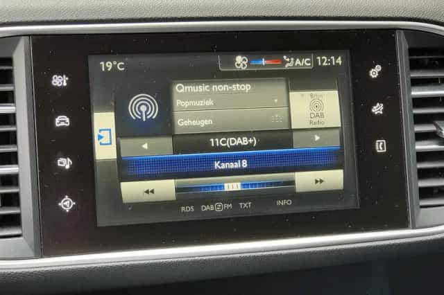 Peugeot 308 (2015) thumbnail 15
