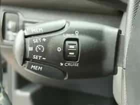 Peugeot 308 (2015) thumbnail 16