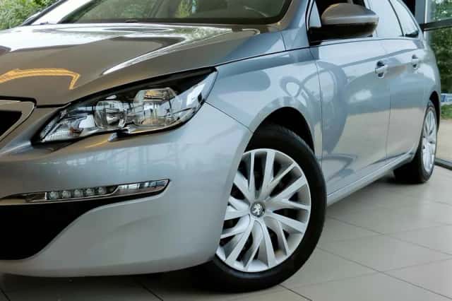Peugeot 308 (2015) thumbnail 7