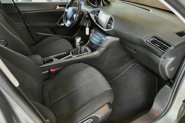 Peugeot 308 (2015) thumbnail 10