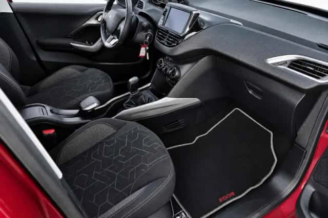 Peugeot 2008 (2017) thumbnail 11