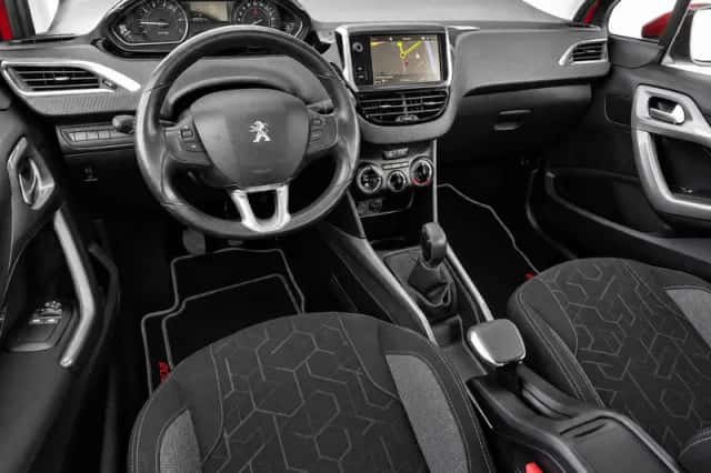 Peugeot 2008 (2017) thumbnail 12