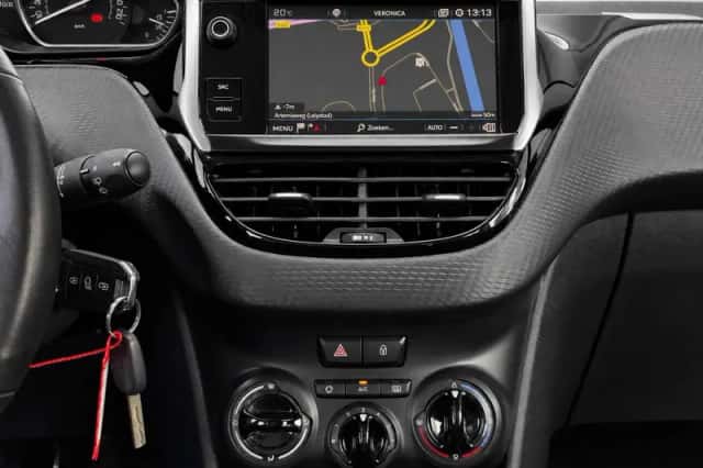 Peugeot 2008 (2017) thumbnail 15