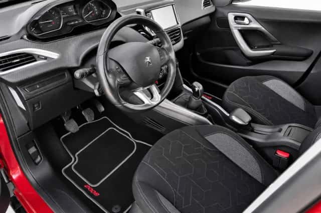 Peugeot 2008 (2017) thumbnail 9